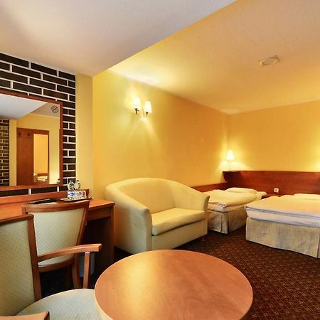 Hotel Astra Tajemniczy Ogrod Познан Екстериор снимка