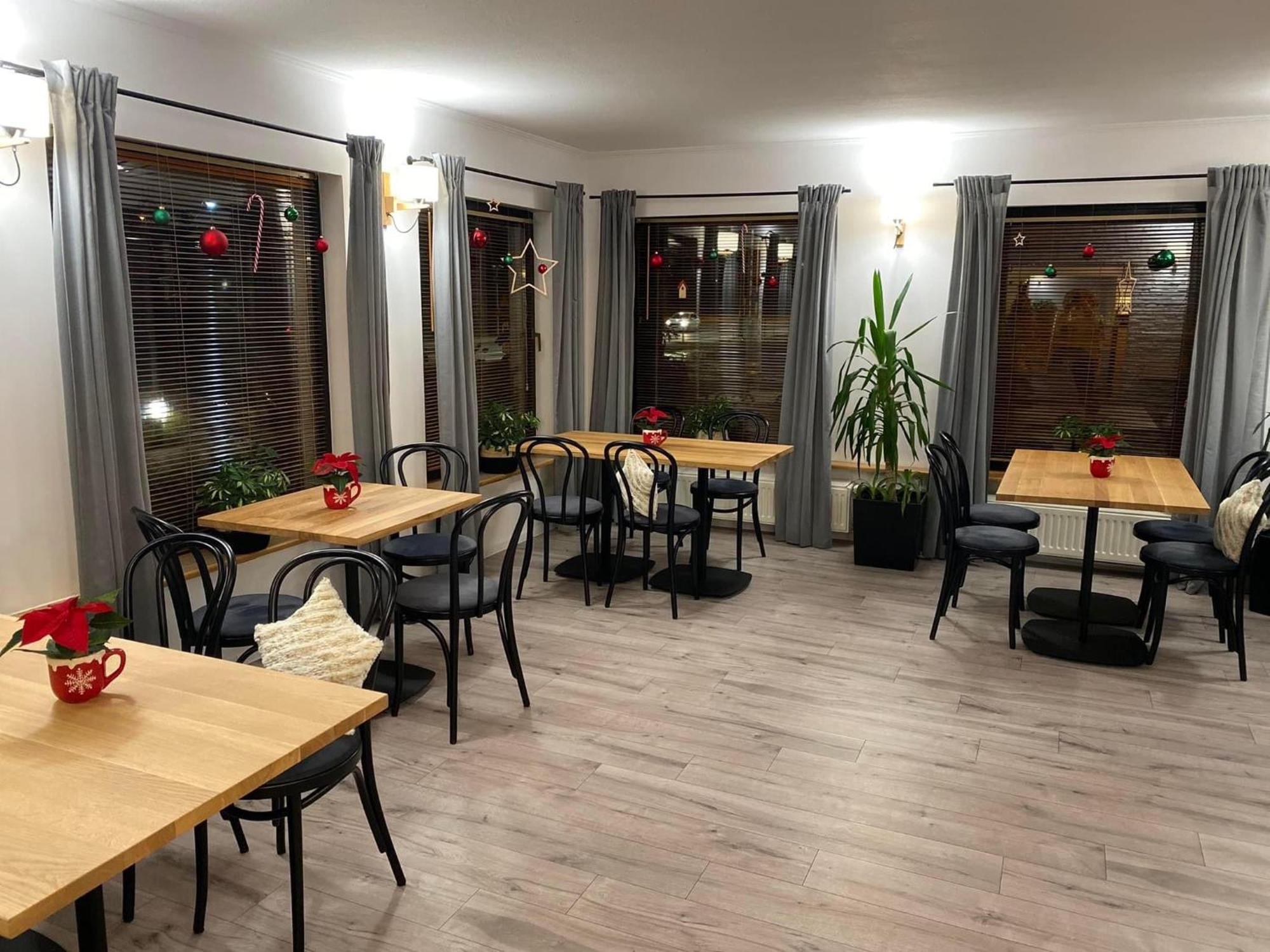 Hotel Astra Tajemniczy Ogrod Познан Екстериор снимка