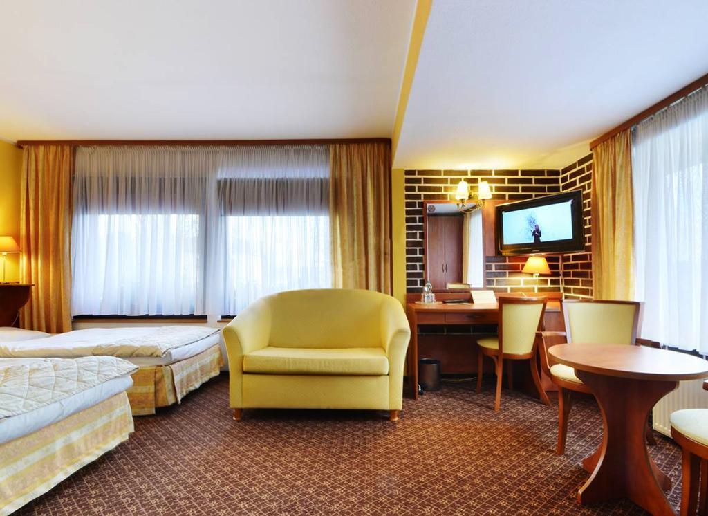 Hotel Astra Tajemniczy Ogrod Познан Екстериор снимка