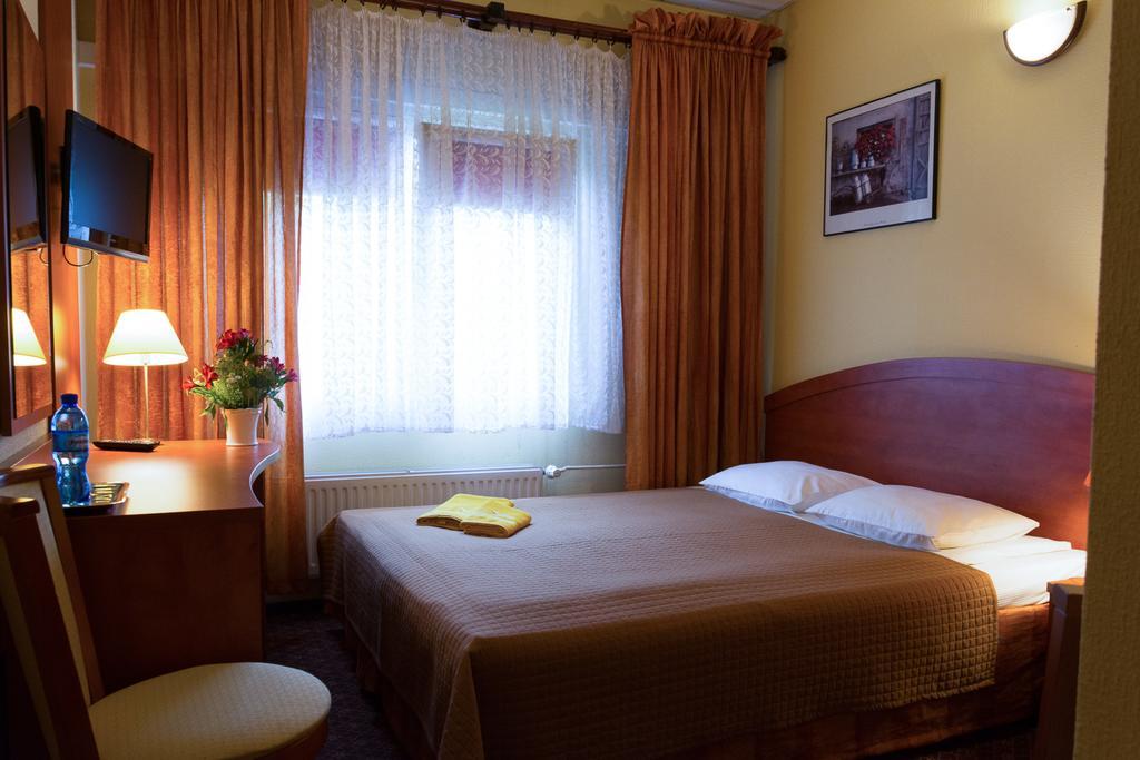 Hotel Astra Tajemniczy Ogrod Познан Екстериор снимка