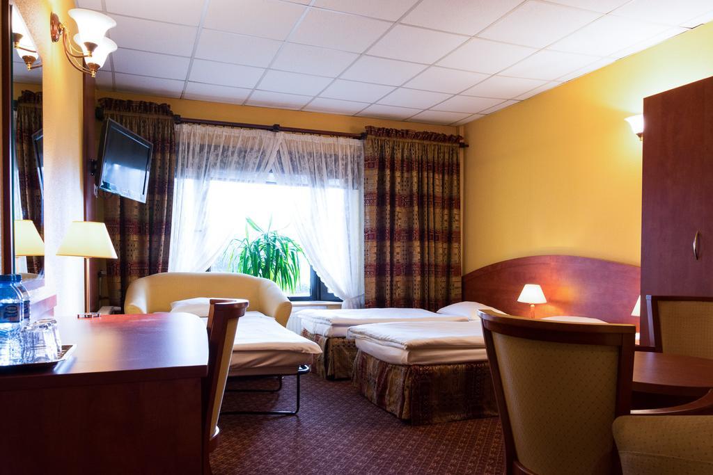 Hotel Astra Tajemniczy Ogrod Познан Екстериор снимка