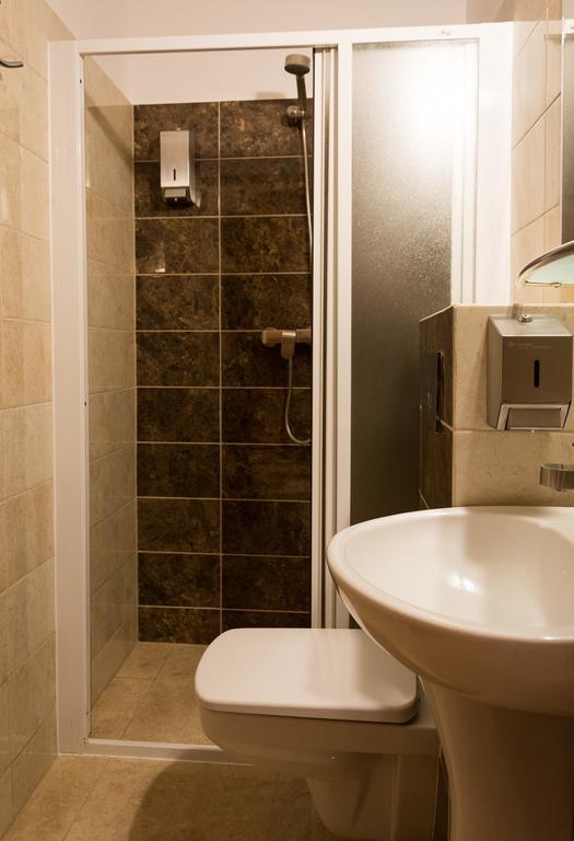 Hotel Astra Tajemniczy Ogrod Познан Екстериор снимка