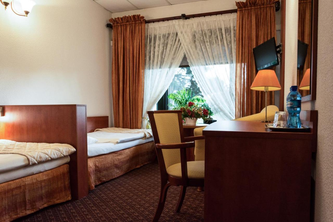 Hotel Astra Tajemniczy Ogrod Познан Екстериор снимка