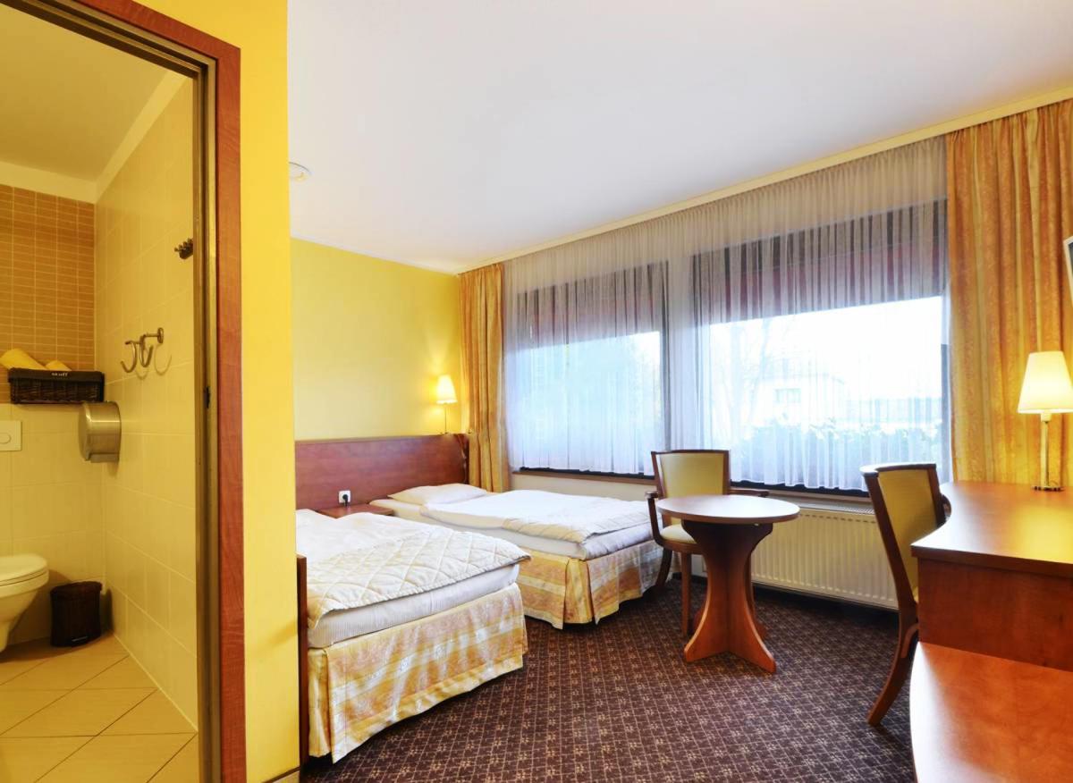 Hotel Astra Tajemniczy Ogrod Познан Екстериор снимка